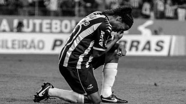 ronaldinho_llorando_18062708011