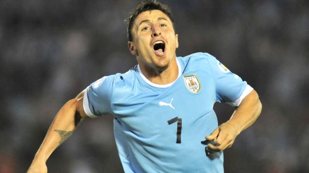 Cristian Rodríguez celebra un gol con la selección de Uruguay. / Foto: FIFA